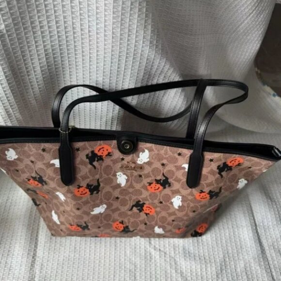 New Coach City Tote In Signature Canvas With Halloween Print - Picture 10 of 10